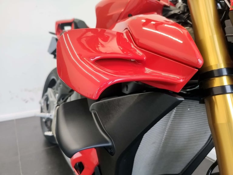 2025 Ducati Streetfighter V4S Ex-Demo Red 1,470 Miles | £325 Dep & £325 pcm