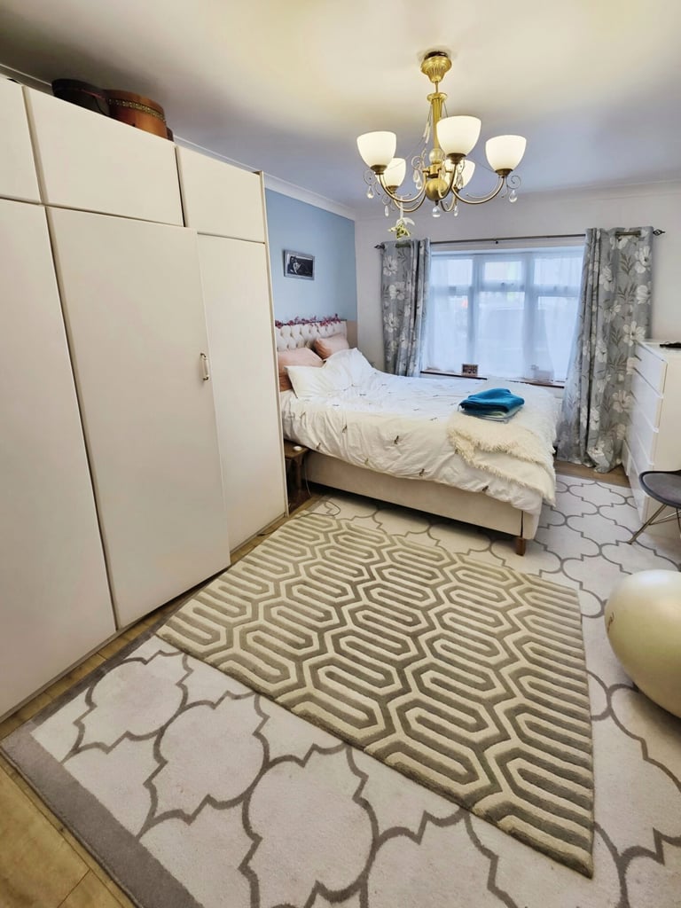 5 bedroom house in Fairlop Gardens 5 Bed house for Sale