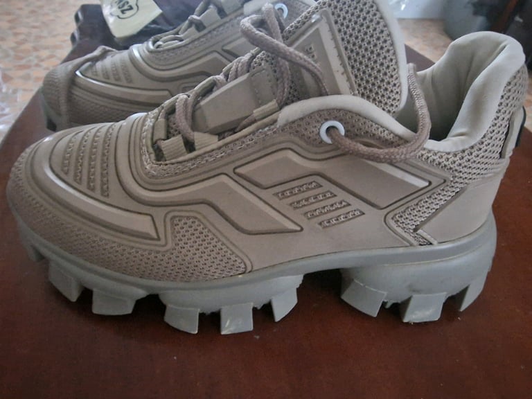 image for Trainers size 5