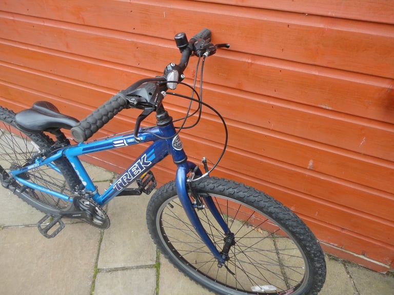 Trek 3 series 3600 bike, 13.5 inch lightweight frame, 26 inch wheels, 21 gears, working order