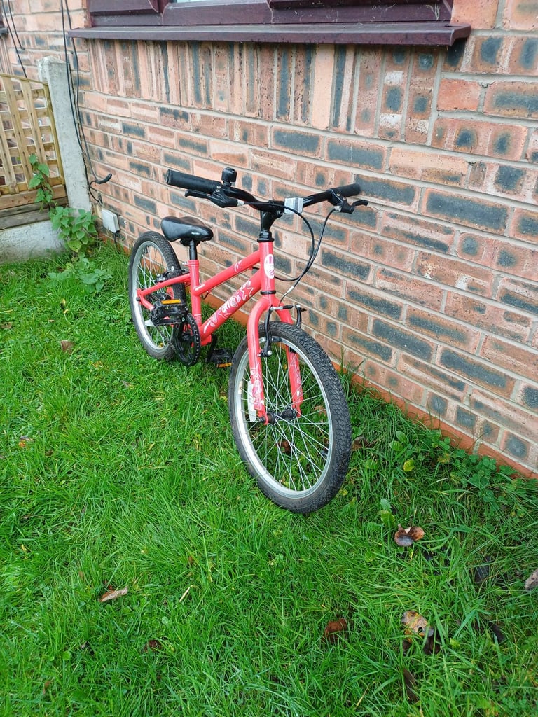 image for APOLLO ENVY GIRLS BIKE 6 TO 10 YRS VGC £40 NO OFFERS DARWEN BB3 0DU 