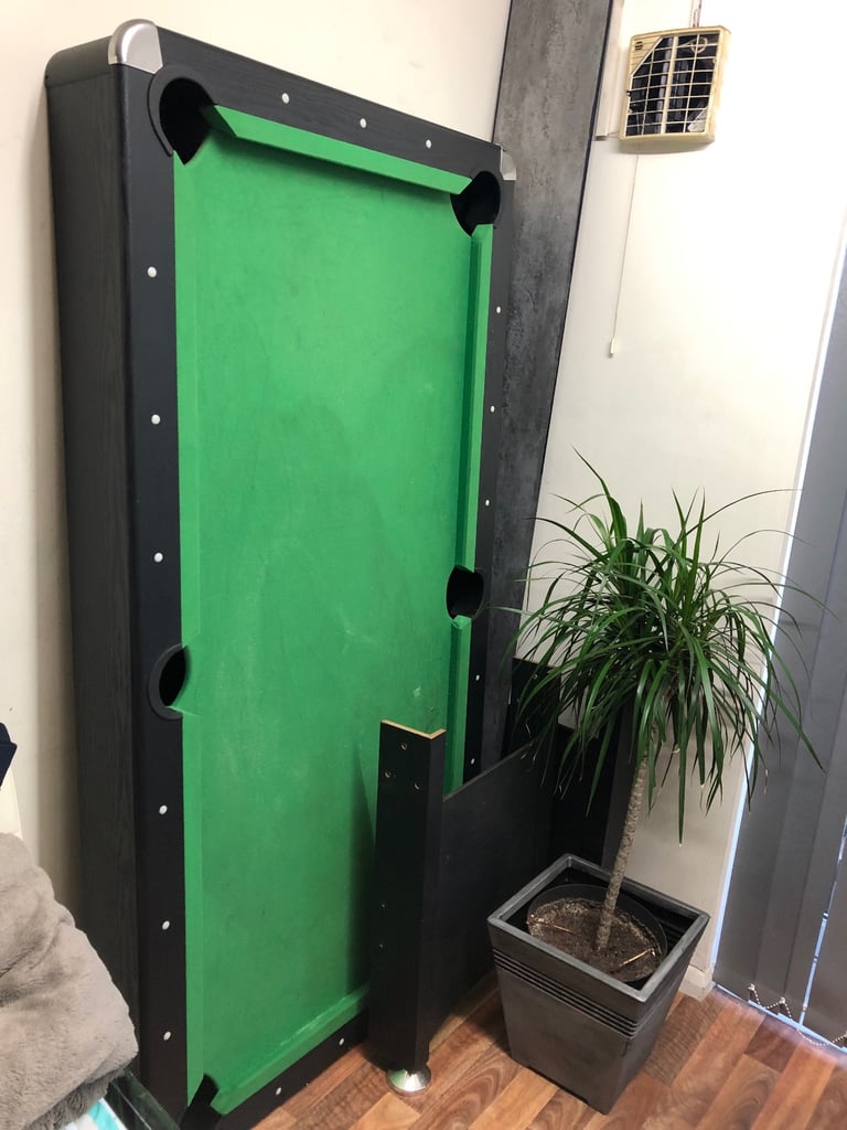 Small pool table with balls