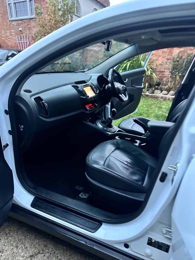 2013 Kia Sportage 1.7 CRDi ISG 3 5dr [Sat Nav] ESTATE Diesel Manual