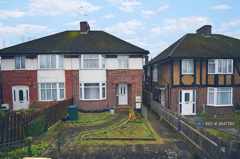 1 bedroom flat in Selborne Gardens, London, NW4 (1 bed) (#2647780)
