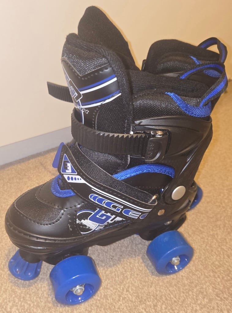 Geezy size adjustable quad skates roller boots size 30 to 33 NEW