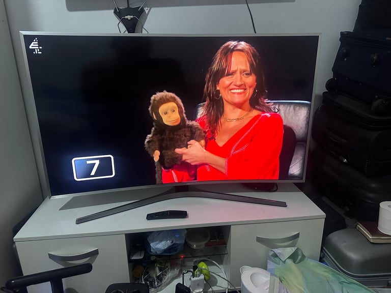 49”SAMSUNG CURVE 4k SMART LED UHDTV 