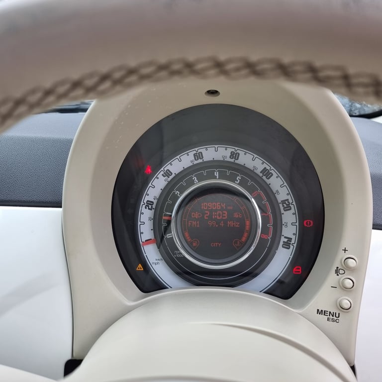 FIAT 500 LOUNGE 1.2 PETROL MODEL YEAR 2010 £35 ROAD TAX PER YEAR& ULEZ FREE LONG MOT GREAT CAR!!!