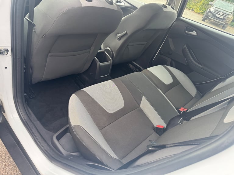 2012 (62) Ford, FOCUS, Zetec Hatchback, Manual, 998 (cc), Petrol 5 doors Low Mileage 