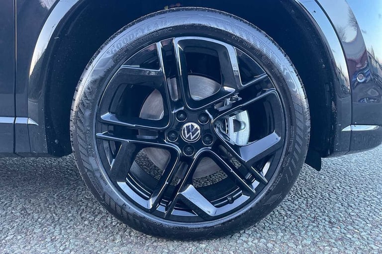 2025 Volkswagen Tiguan 1.5 TSI 272 eHybrid R-Line 5dr DSG ESTATE PETROL/ELECTRIC Automatic
