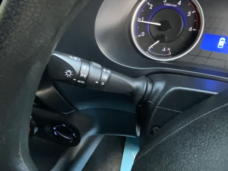 2019 Toyota Hilux 2.4 D-4D Active Pickup Double Cab 4dr Diesel Manual 4WD Euro 6 (3.5t) (150  PIC...