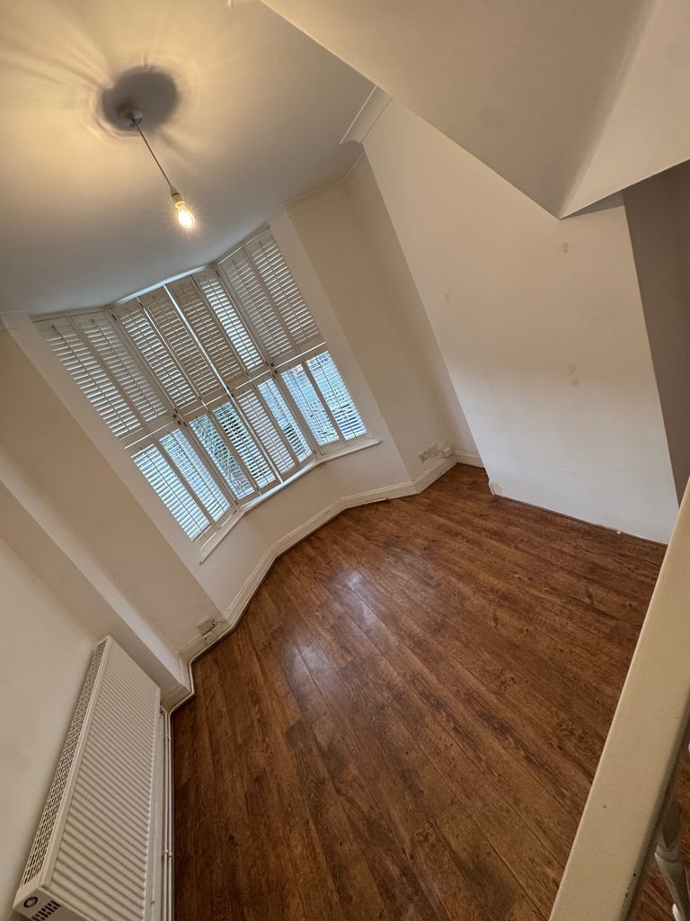 image for *Amazing* 1 bed- Apartment Grays 