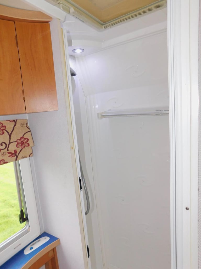 RAPIDO 786F Fiat 2.8 Jtd 4 Berth with Fixed Rear French DOUBLE BED for Sale