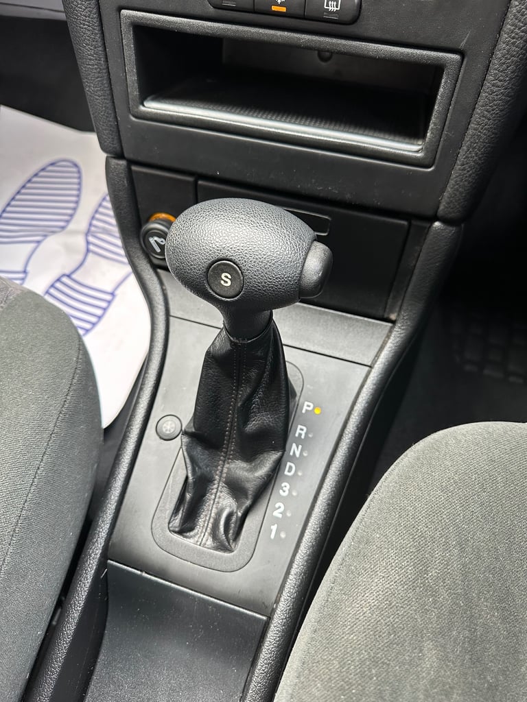 2002 Vauxhall Astra 1.6i Club 5dr Automatic- just 43k miles HATCHBACK Petrol Automatic