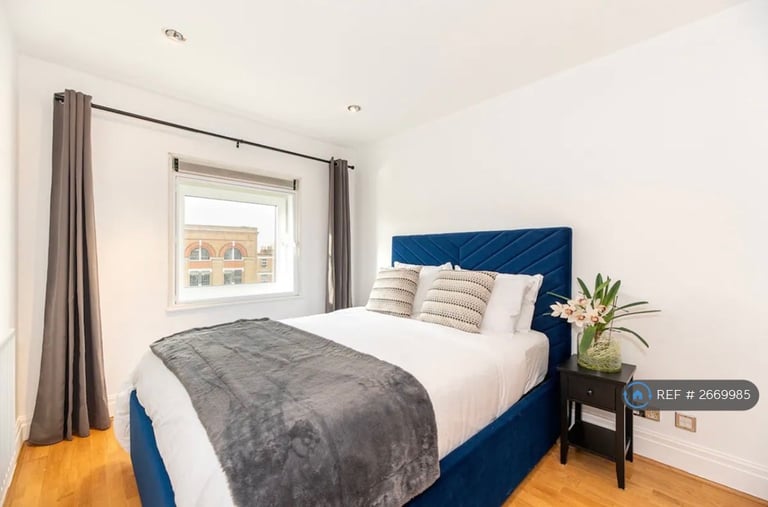 2 bedroom flat in Warren House, London, W14 (2 bed) (#2669985)