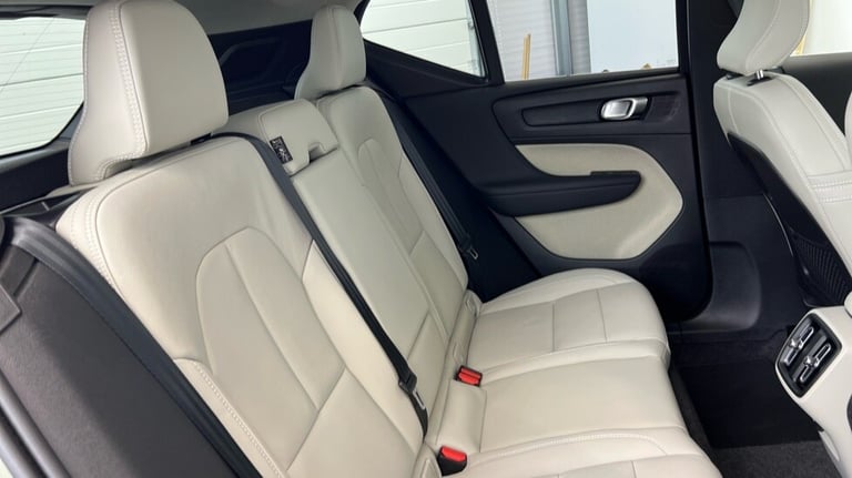 2024 Volvo XC40 Ultra, B3 Mild hybrid, Petrol, Bright (Blond Leather, Panoramic Sunroof) Estate P...