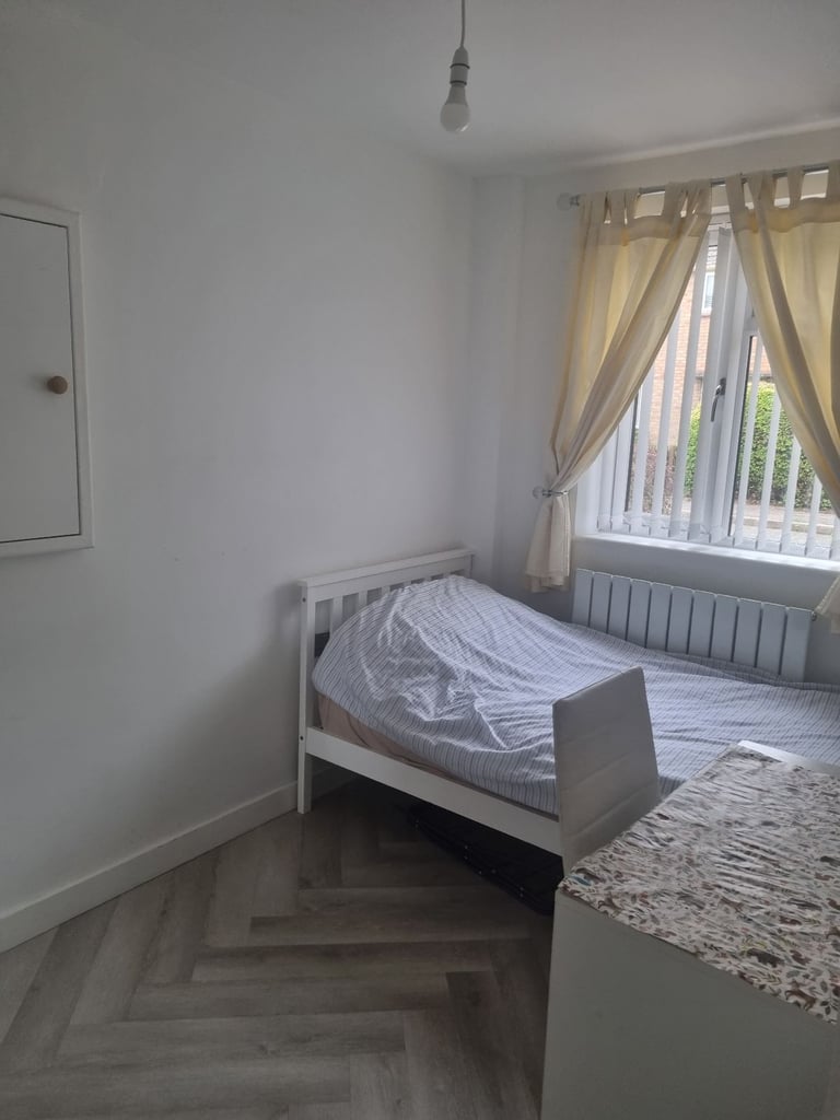 Single room to rent CB4 