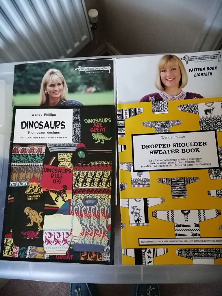 Knitting machine and accessories