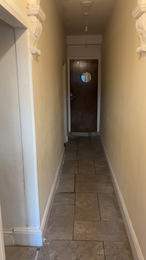 2 bedroom flat with large private garden Chatham 