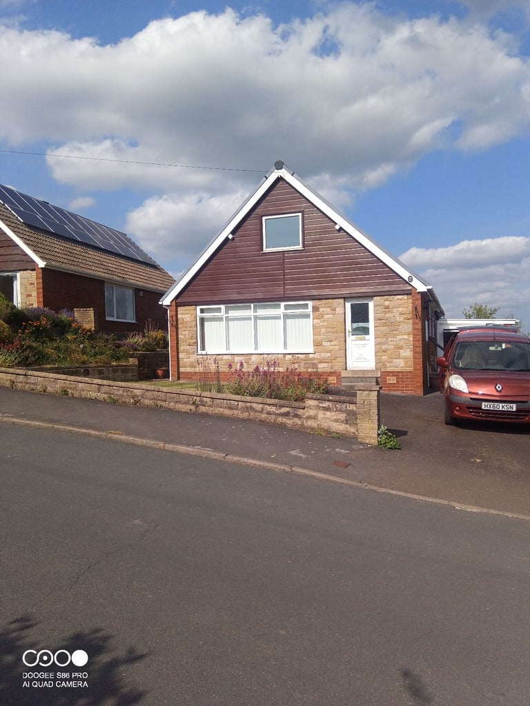 3/4 Bed Detached House in Scissett