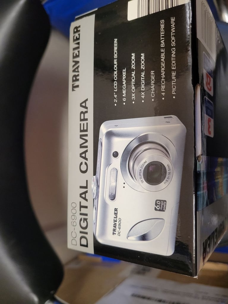 Traveler DC-6900 Digital Camera 