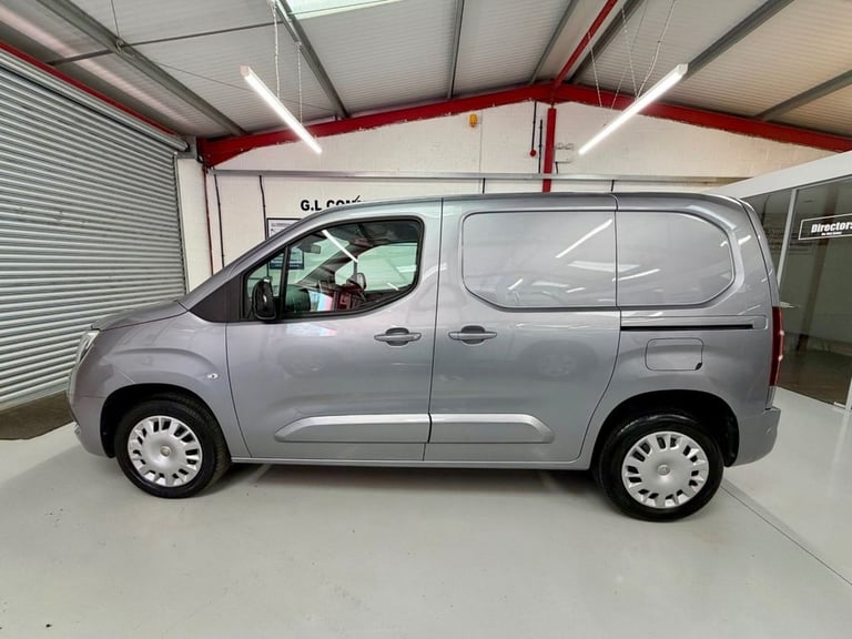 2023 23 VAUXHALL COMBO 1.5 TURBO D 2300 PRO L1 H1 EURO 6 100 BHP * 22,611 3 SEAT