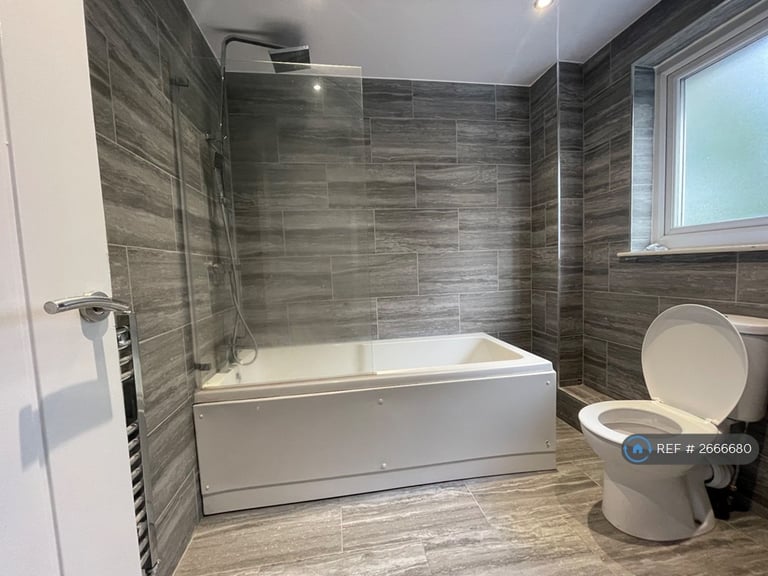 3 bedroom house in Tyndale Walk, Batley, WF17 (3 bed) (#2666680)