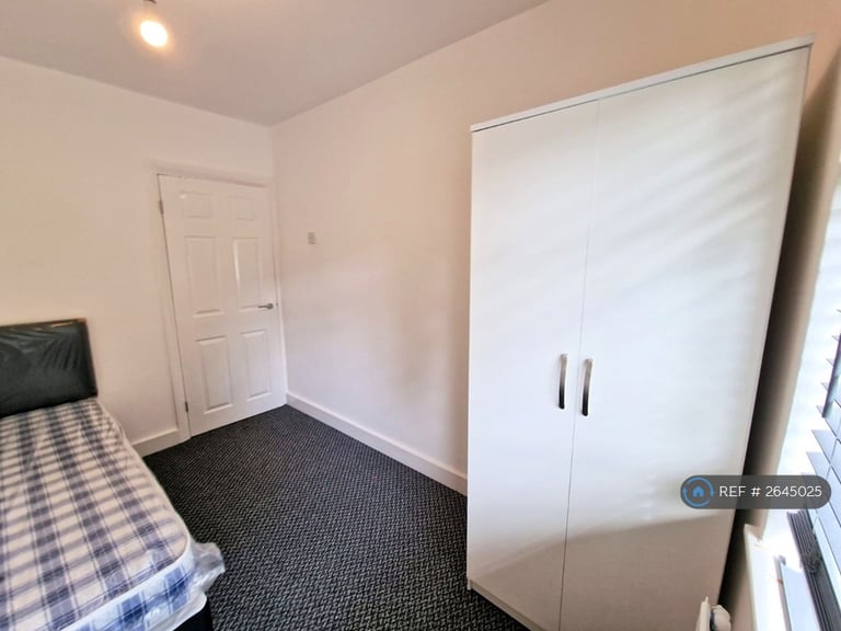 3 bedroom house in Aylesbury Crescent, Birmingham, B44 (3 bed) (#2645025)