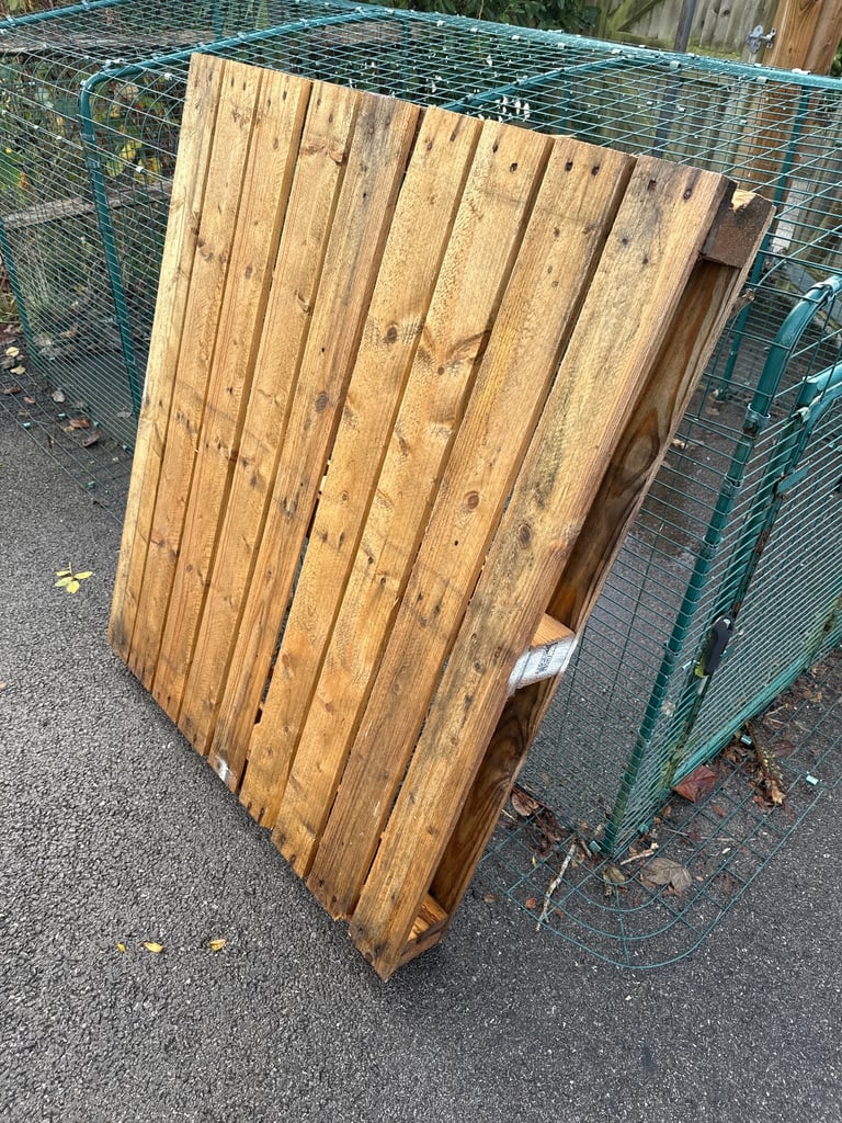 Free wooden pallet