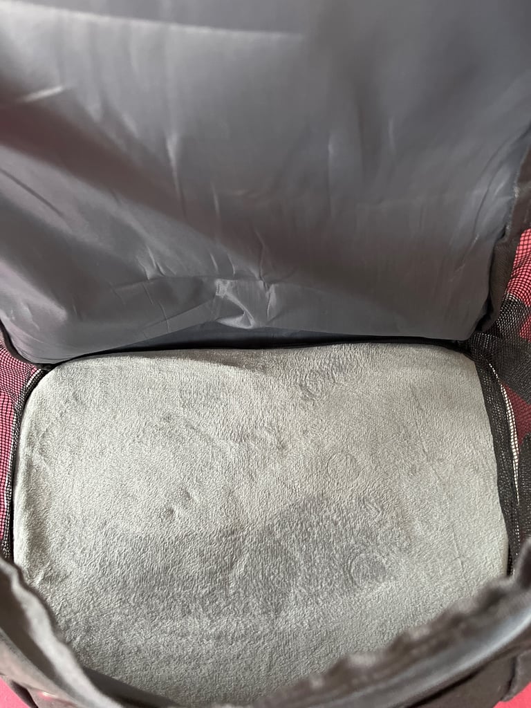 Small dog/puppy back/ front carrier