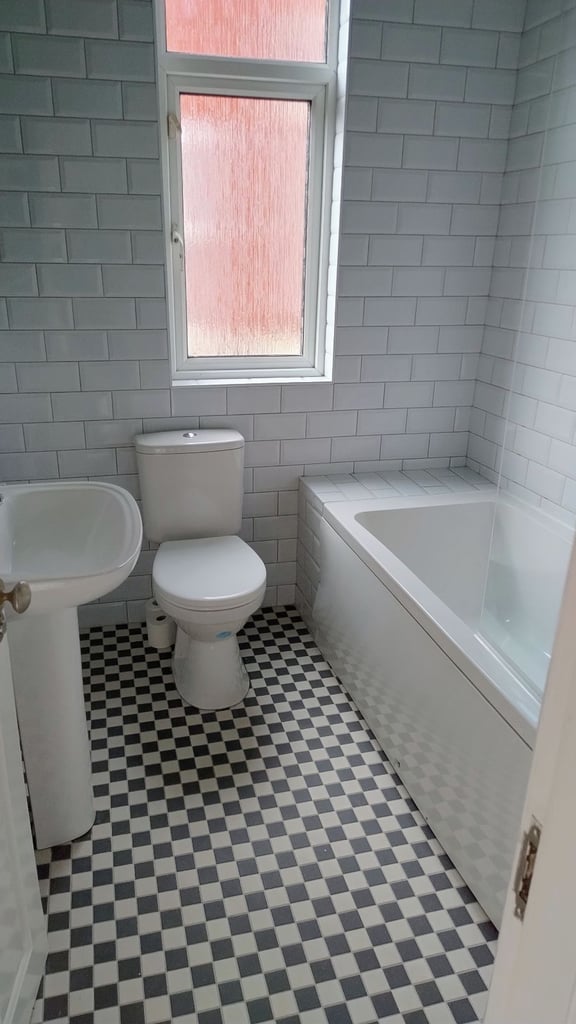 3 Bedroom unfurnished terraced property in Aigburth Vale, Liverpool, to rent