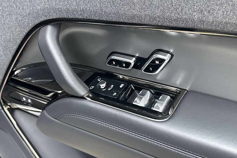 2023 Land Rover Range Rover Sport 3.0 D300 MHEV Dynamic SE SUV 5dr Diesel Auto 4WD Euro 6 (s/s) (...