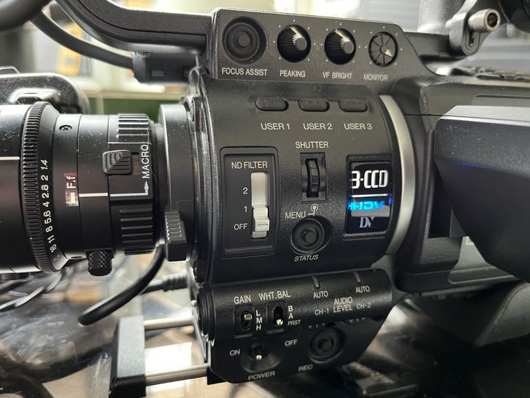 VIDEO CAMERA: JVC GY-HD101 WITH ACCESSORIES