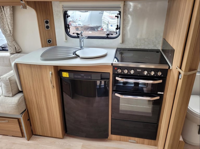* SALE AGREED * Lunar Clubman CK 2018 Single Axle 2 Berth - Motor Mover