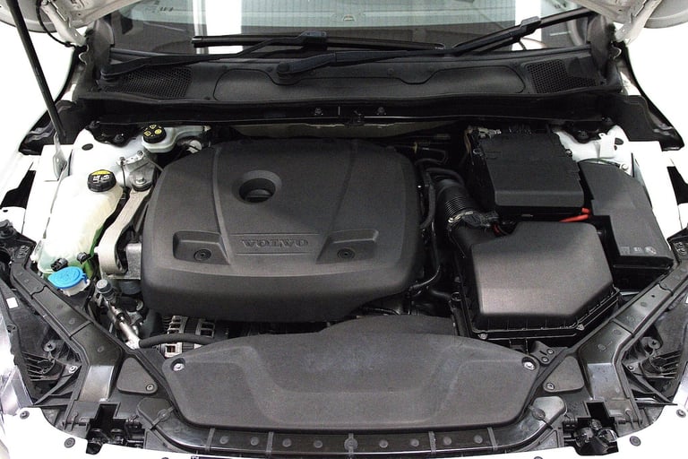 2017 Volvo V40 2.0 T2 R-Design Nav Plus Euro 6 (s/s) 5dr HATCHBACK Petrol Manual