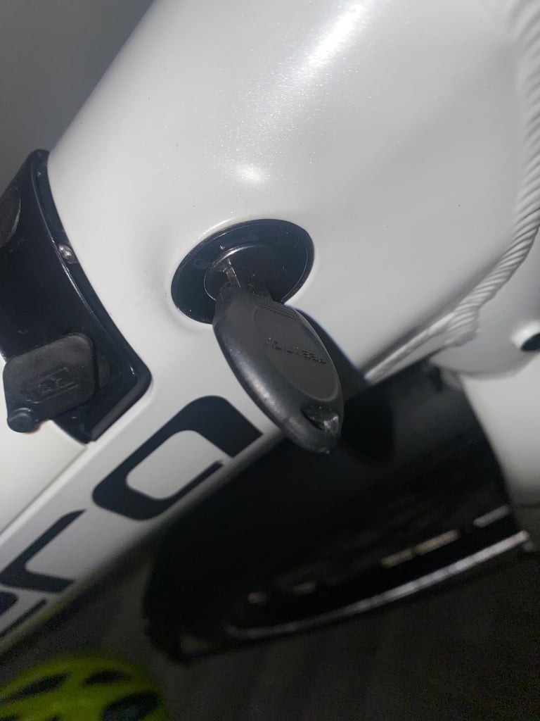 Basically like brand new mint condition Carrera Actuate 2 Lowstep Electric Hybrid Bike