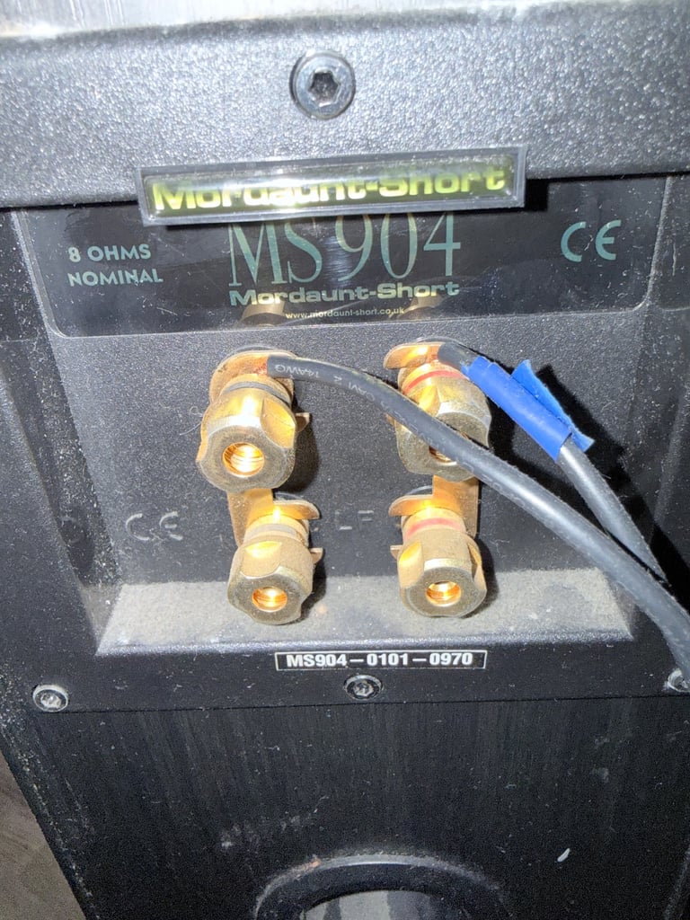 Amplifier/CD receiver MARANTZ M-CR502 with floor speakers 
