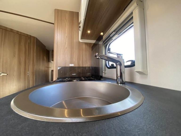 2022 SWIFT SPRITE SUPER QUATTRO FB TOURING CARAVAN