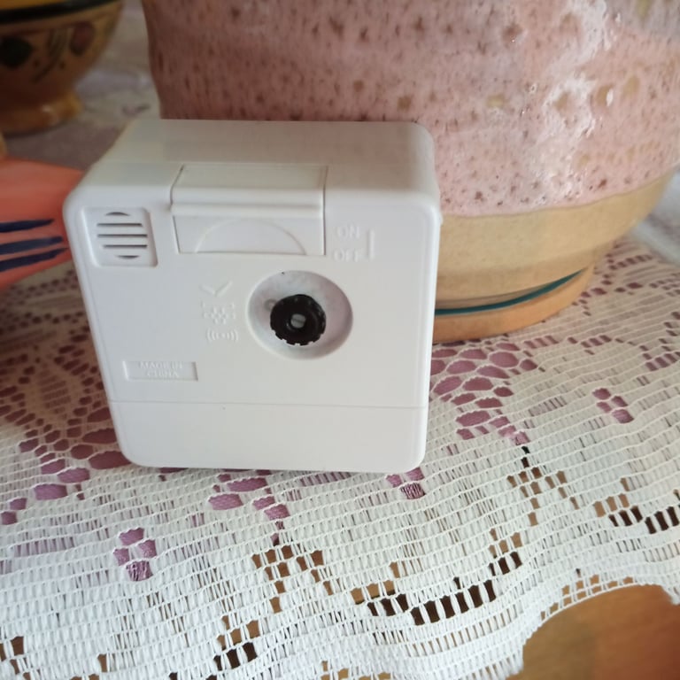 6 x 6 cm simple alarm clock 