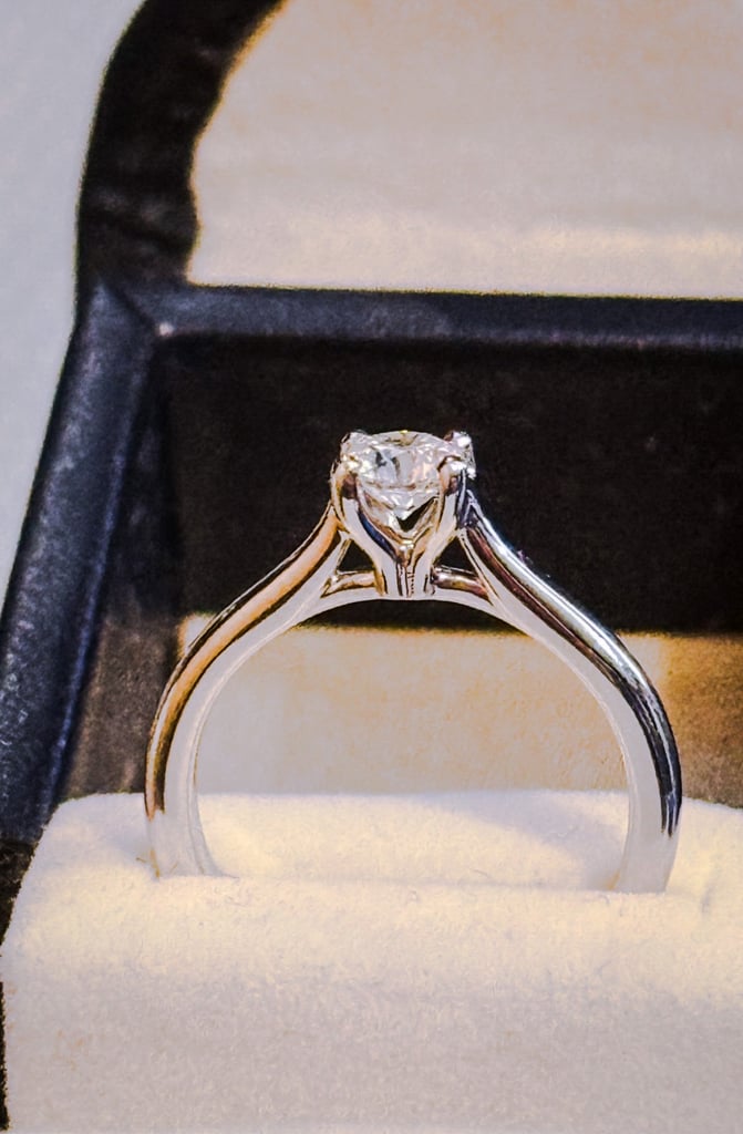 Lunn’s Platinum Diamond Ring