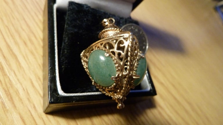 12.3 grams very large vintage 9ct gold agate ornate pendant stunning