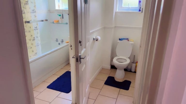 Spacious and Cosy Double Room for Rent in - RH11 6AL