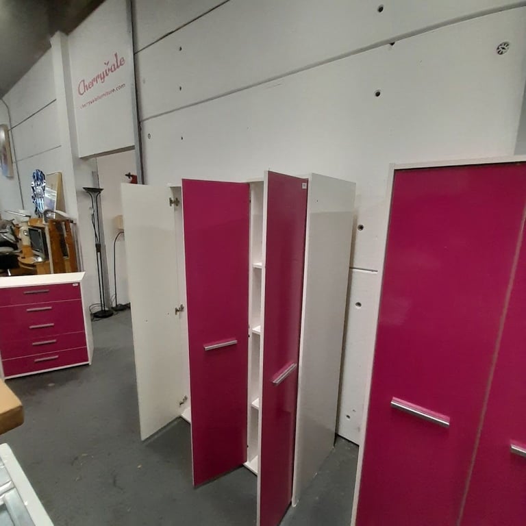 White and pink 3 door wardrobe 105cm x 50cm x 172cm, Ref:19594