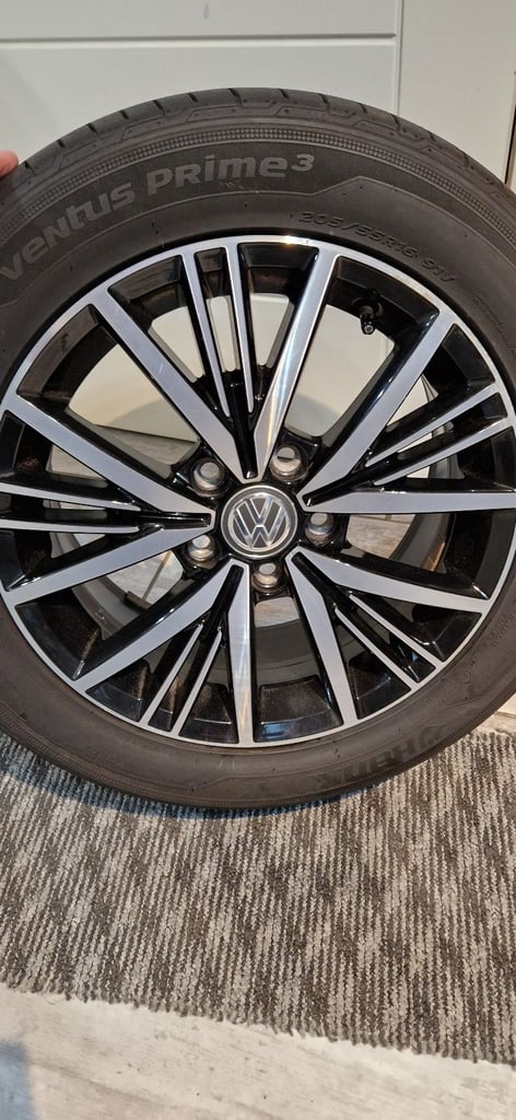 Genuine Volkwagon golf MK7 Linas 16" Black diamond cut alloys and tyres 