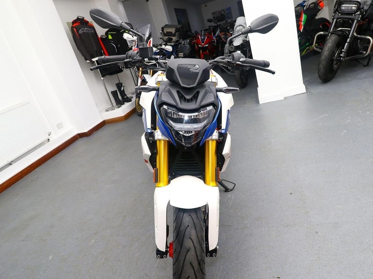 2023 '23 BMW G310R. ONLY 1,182 MILES. Heated Grips. A2 Legal. Great Value £3,695