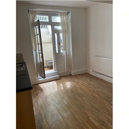 Double Mezzanine Studio With Patio on Prince's Square, Notting Hill/Bayswater, W2 4PX