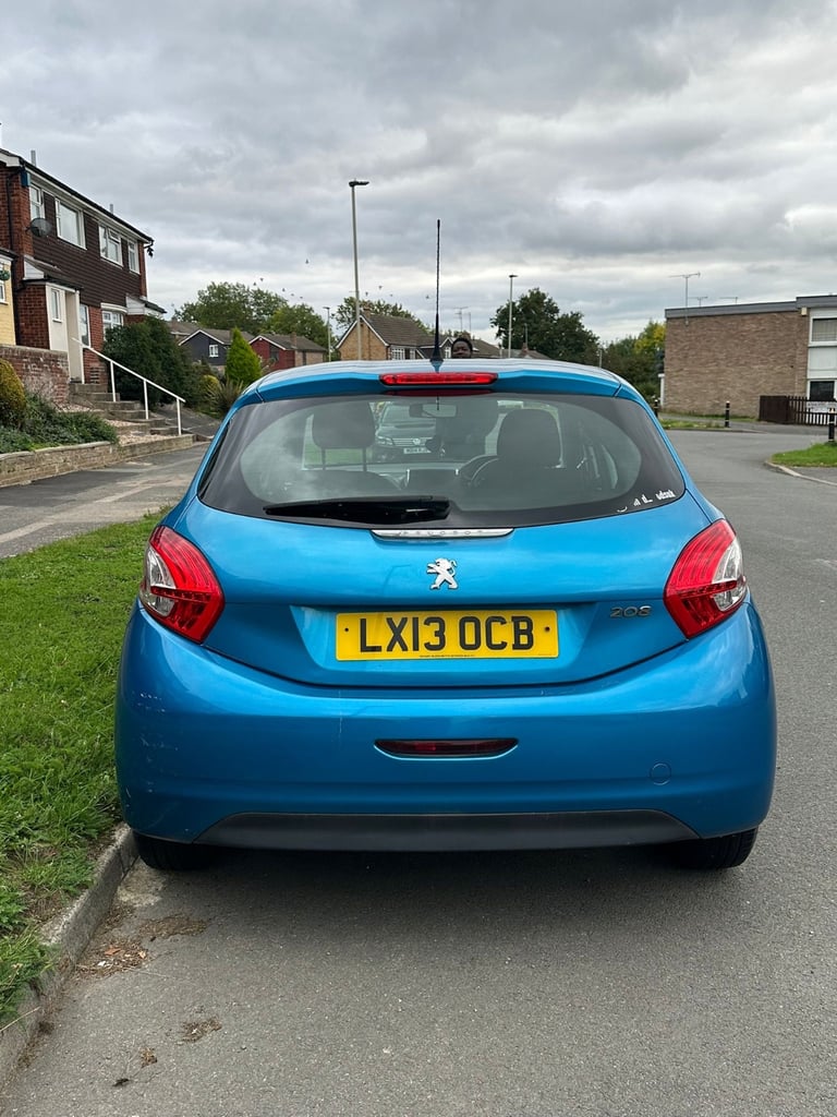 Peugeot, 208, Hatchback, 2013, Manual, 1199 (cc), 5 doors