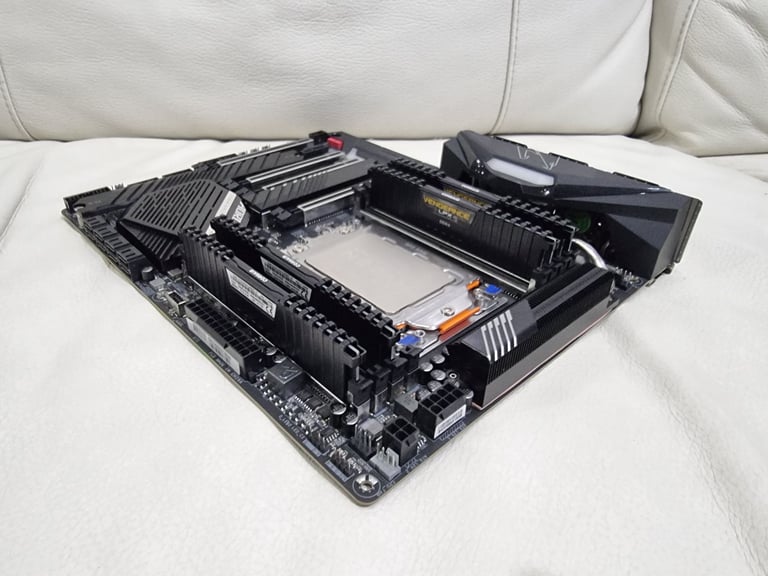 Threadripper 3960X, AORUS TRX40, 32GB DDR4. High Spec Bundle.