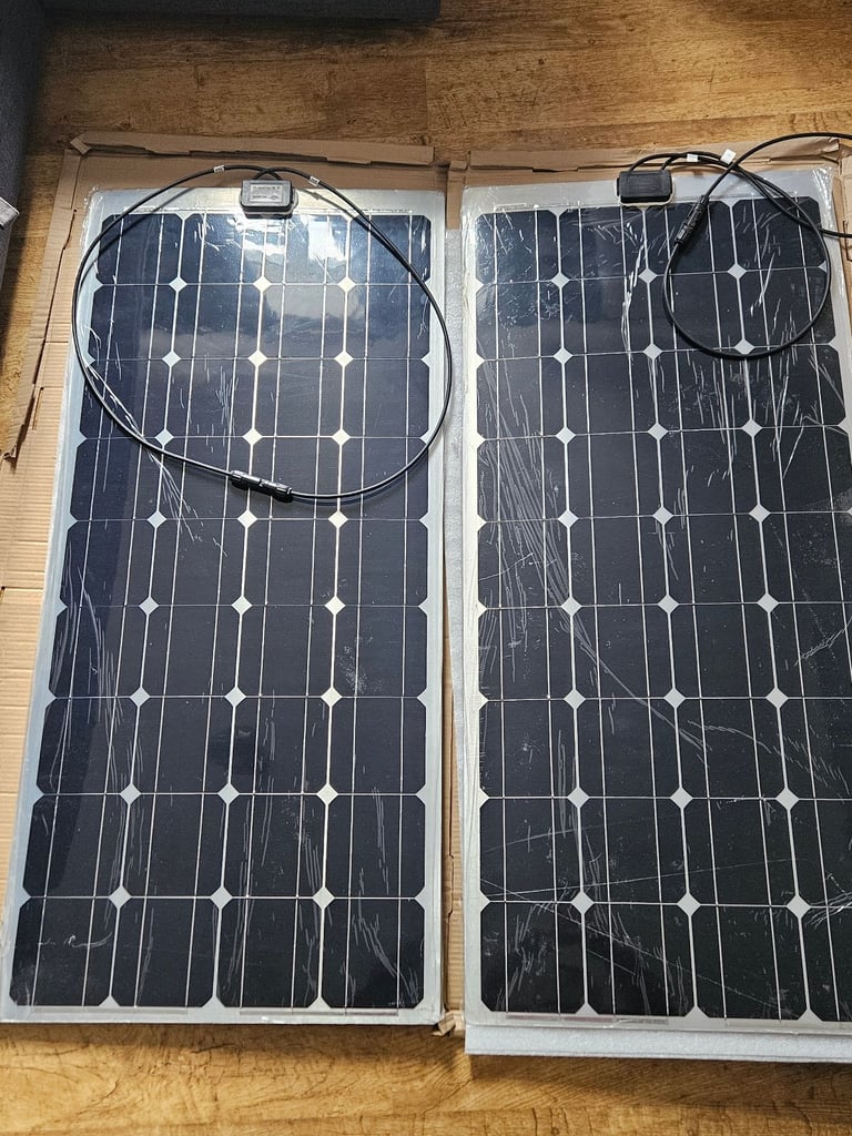 2x 100W Monocrystalline solar panel with 20A MPPT Controller.