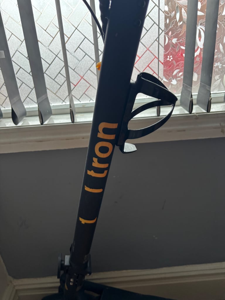 Electric scooter excellent condition 