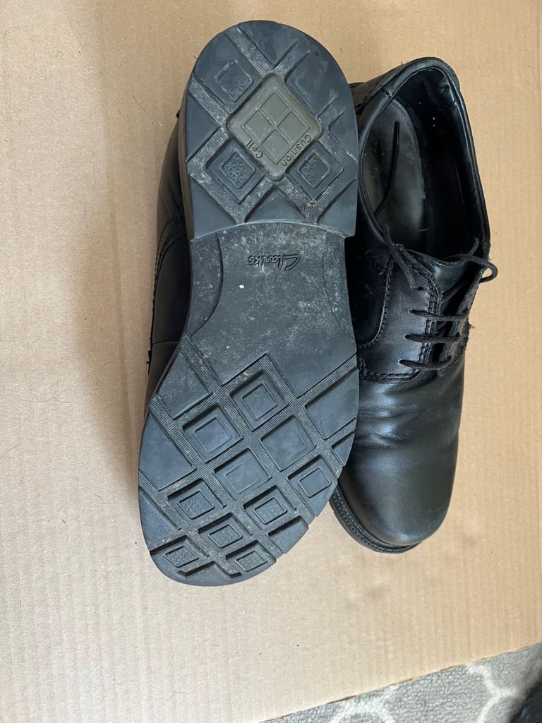 Mens Clarks black leather formal dress shoes size 10.5G